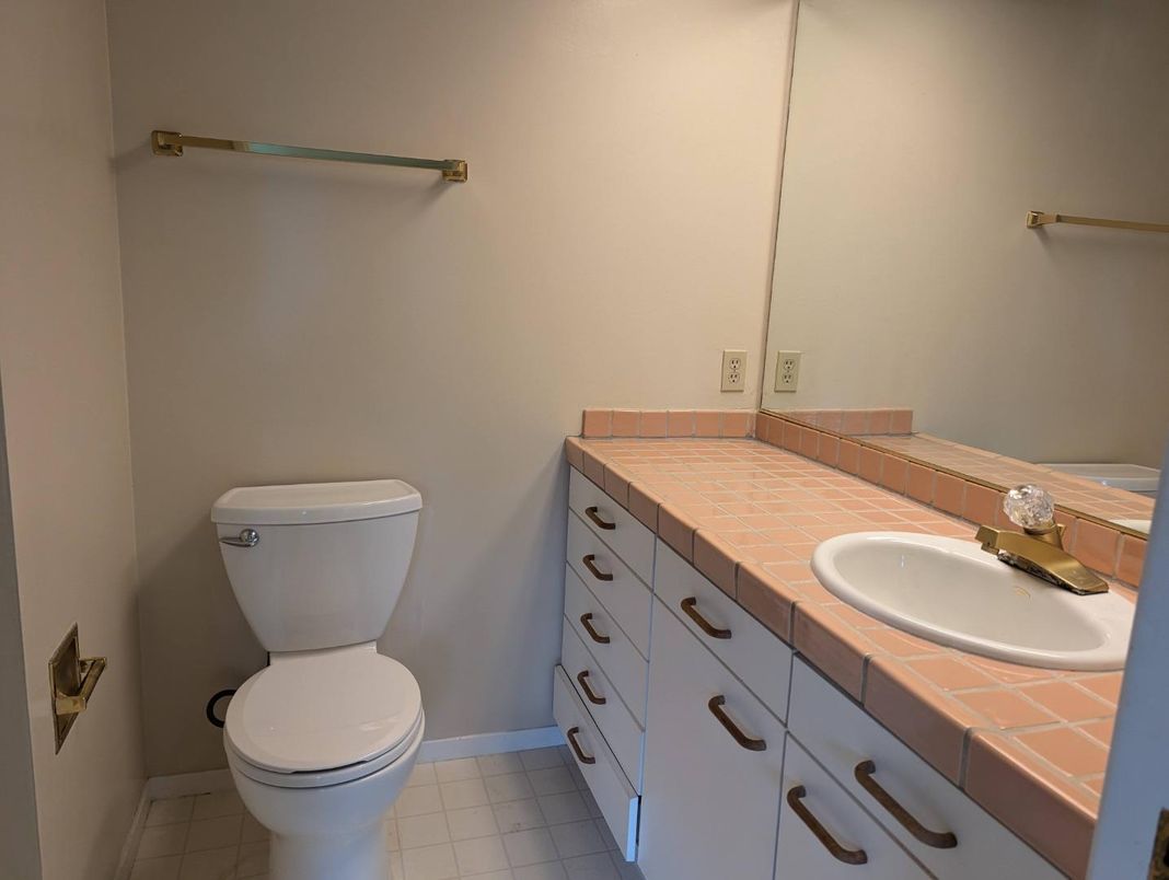 Bathroom, Interior, Tile Countertops