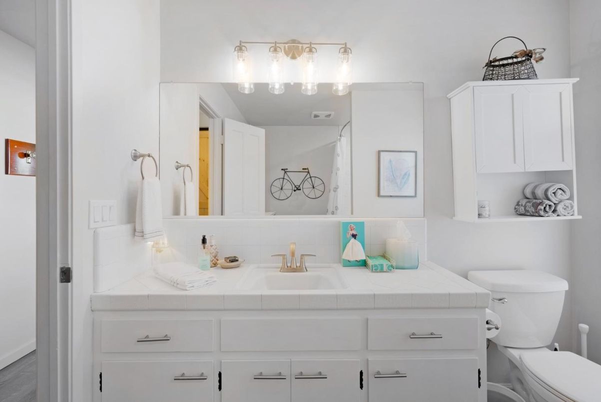 Bathroom, Interior, Tile Countertops