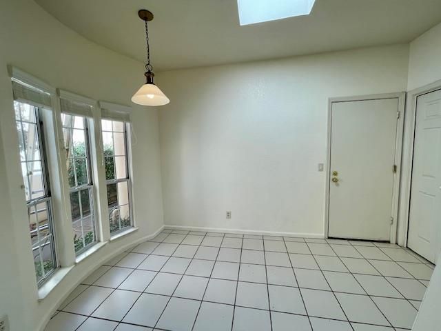 Empty room, Interior, Pendant Lights