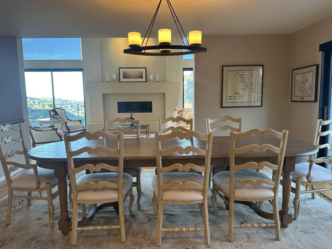 Chandelier, Dining room, Fireplace, Interior, Pendant Lights