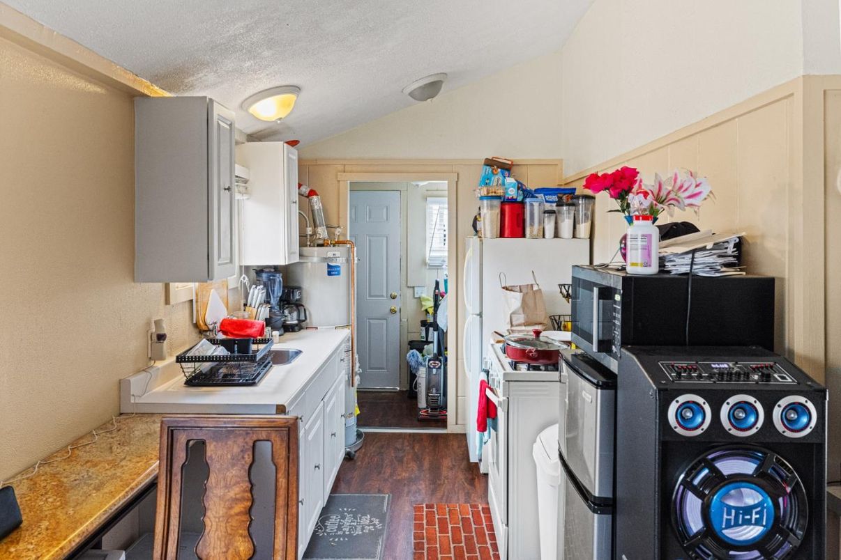 Interior, Kitchen, Washer, Wood Texture Flooring