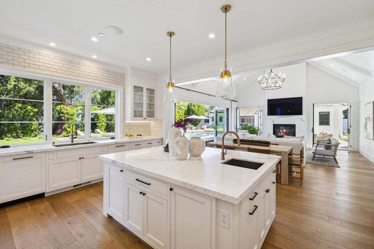 Fireplace, Interior, Kitchen, Pendant Lights, Recessed Lighting, Wood Texture Flooring