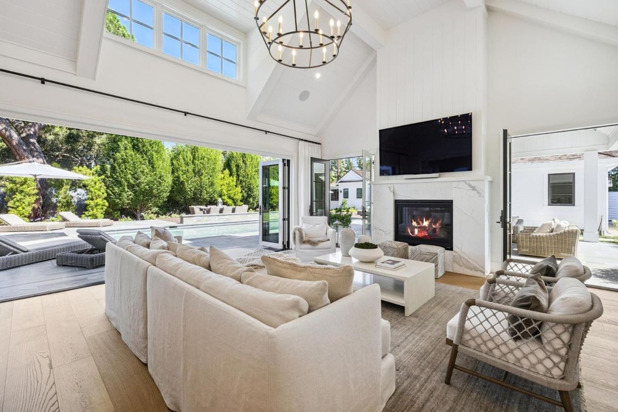 Chandelier, Fireplace, Interior, Living room, Pendant Lights, Wood Texture Flooring