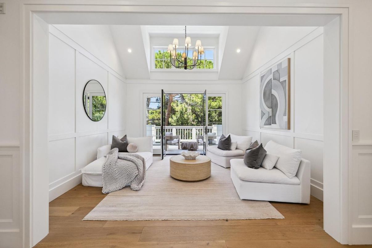 Interior, Living room, Pendant Lights, Recessed Lighting, Wood Texture Flooring