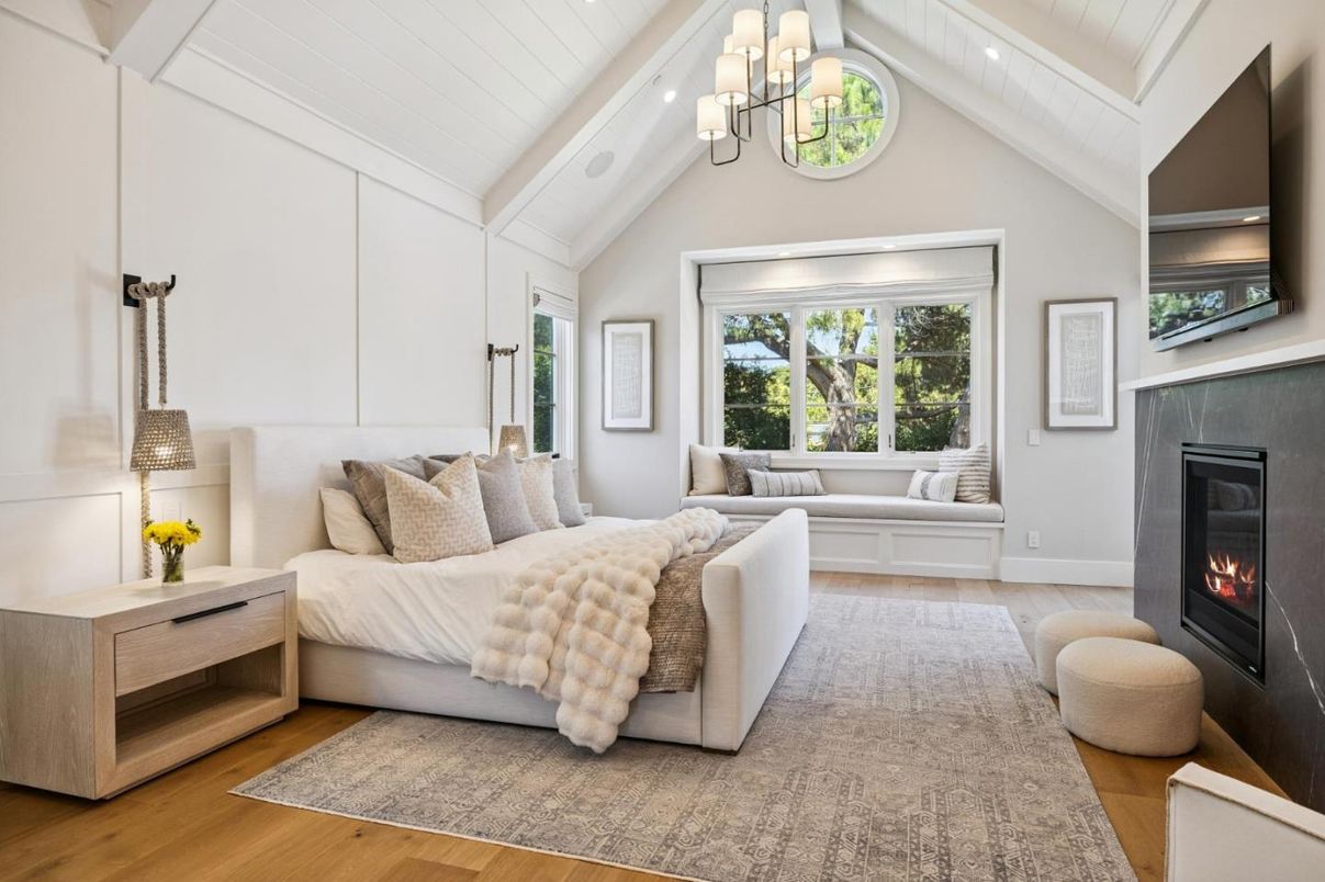 Bedroom, Fireplace, Interior, Pendant Lights, Recessed Lighting, Wood Texture Flooring