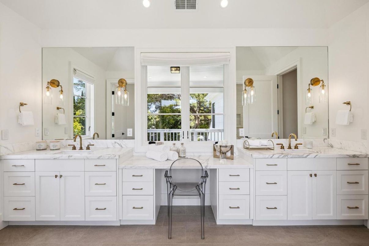 Bathroom, Dual Sink Vanities, Interior, Recessed Lighting