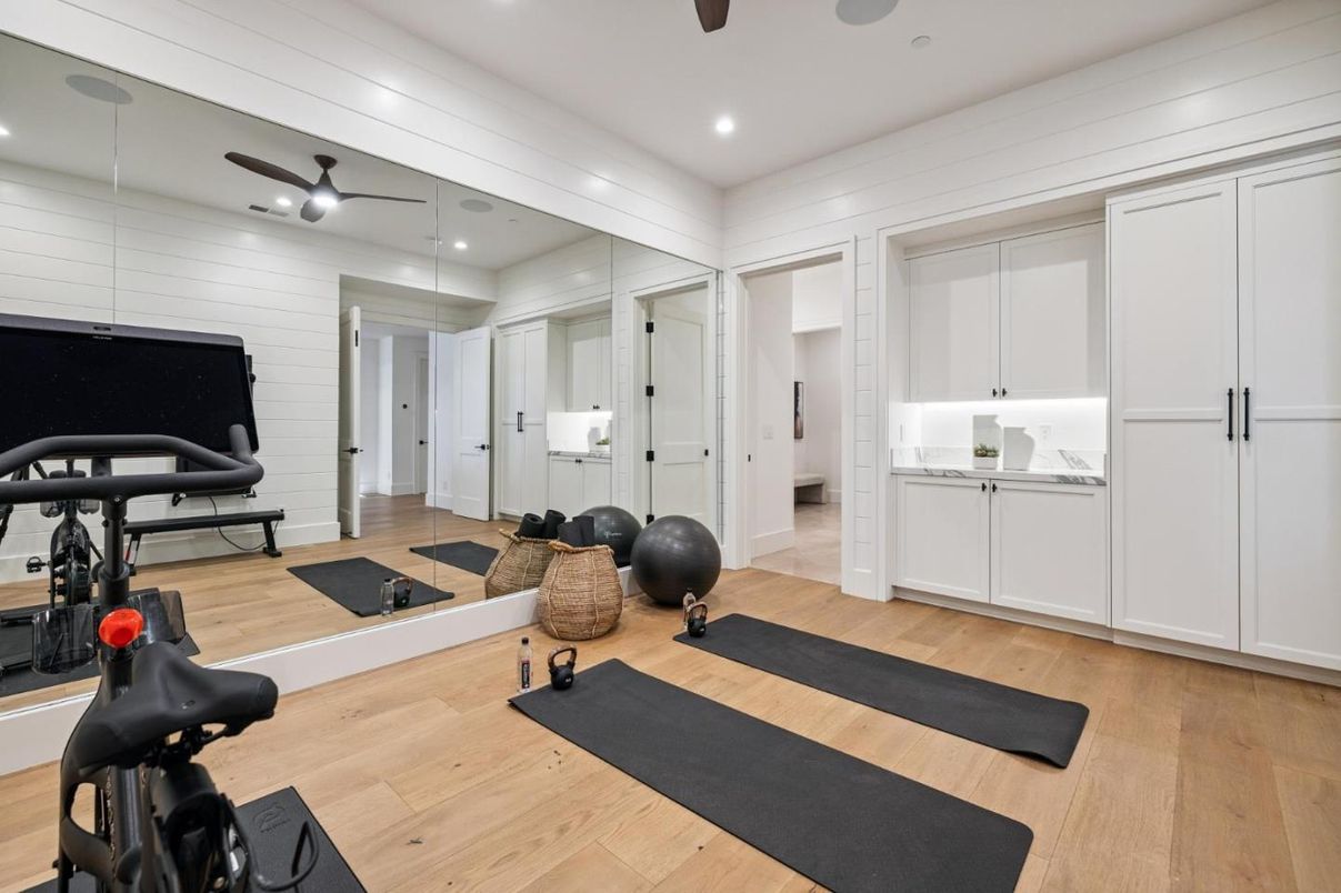 Fitness Equipment, Interior, Recessed Lighting, Wood Texture Flooring
