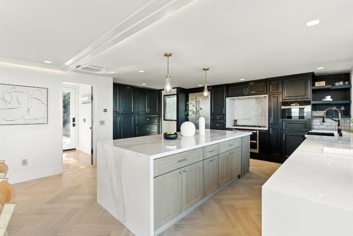 Dining room, Interior, Kitchen, Pendant Lights, Recessed Lighting, Wood Texture Flooring