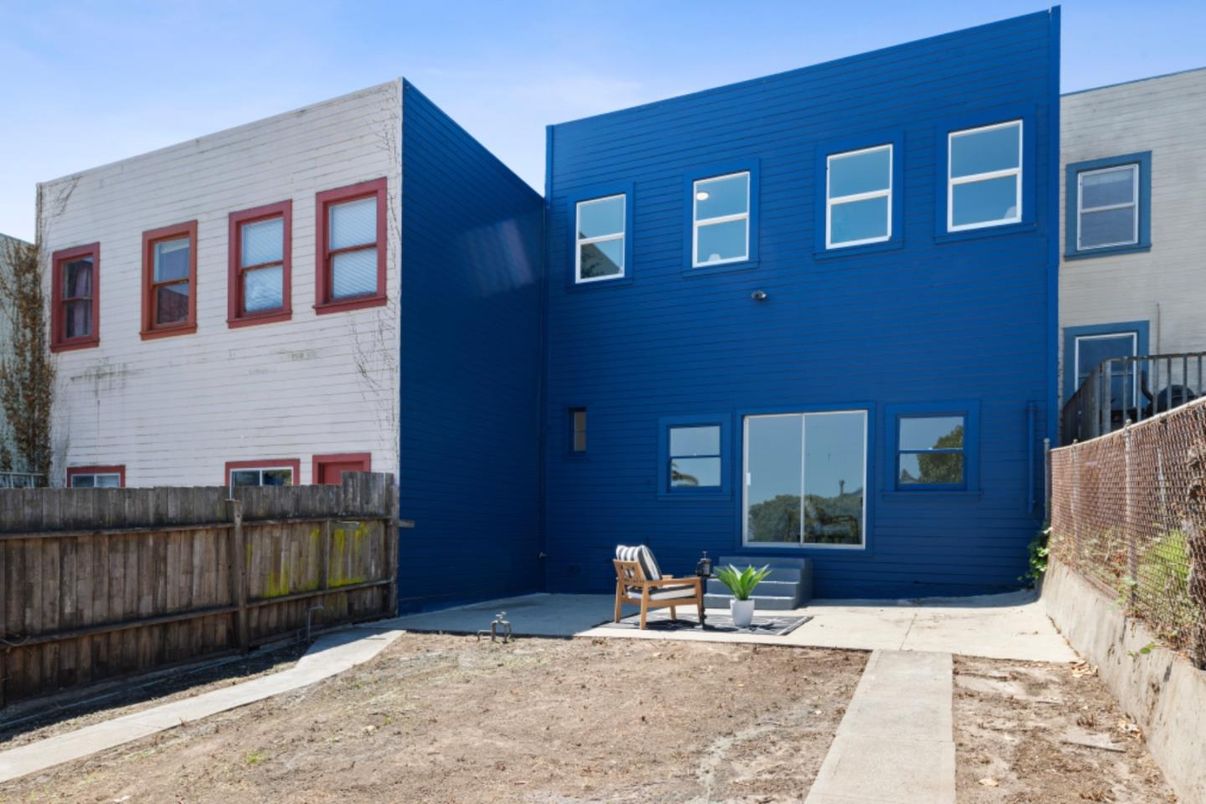 Exterior, Facade, Rowhouse