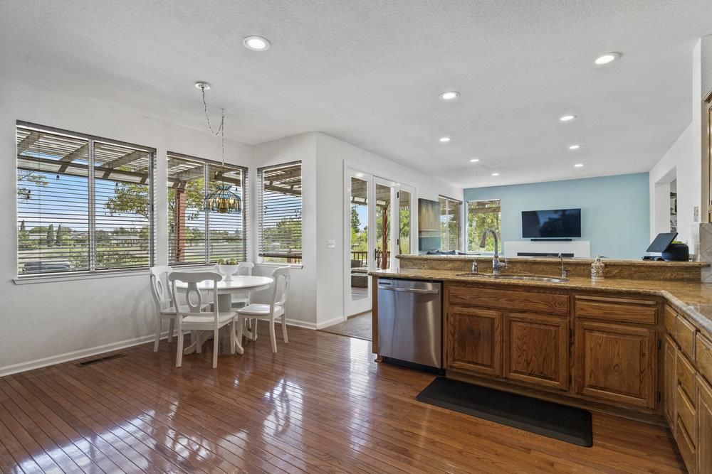Dining room, Interior, Kitchen, Pendant Lights, Recessed Lighting, Wood Texture Flooring