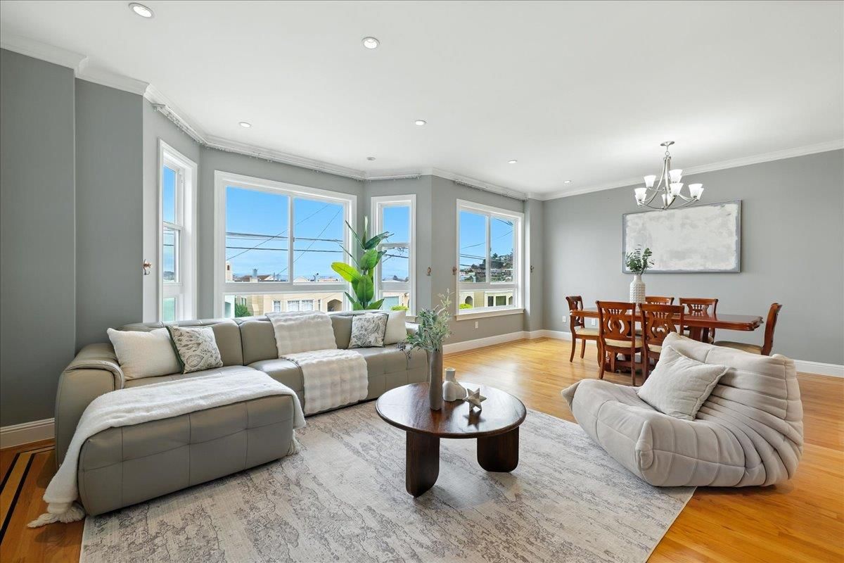 Chandelier, Dining room, Interior, Living room, Recessed Lighting, Wood Texture Flooring