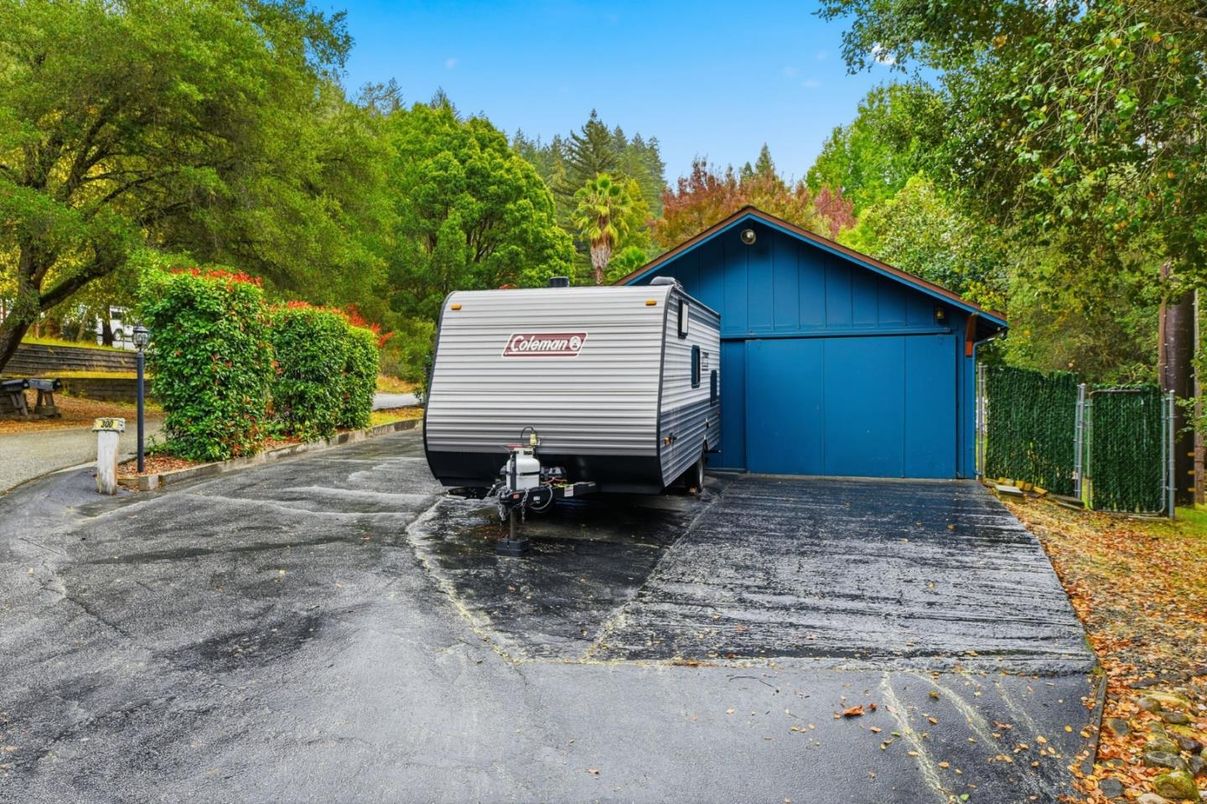 Detached Garage, Exterior