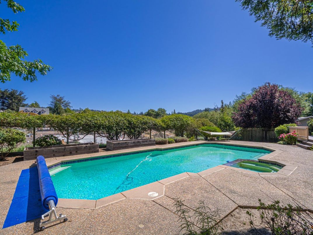 Exterior, Pool