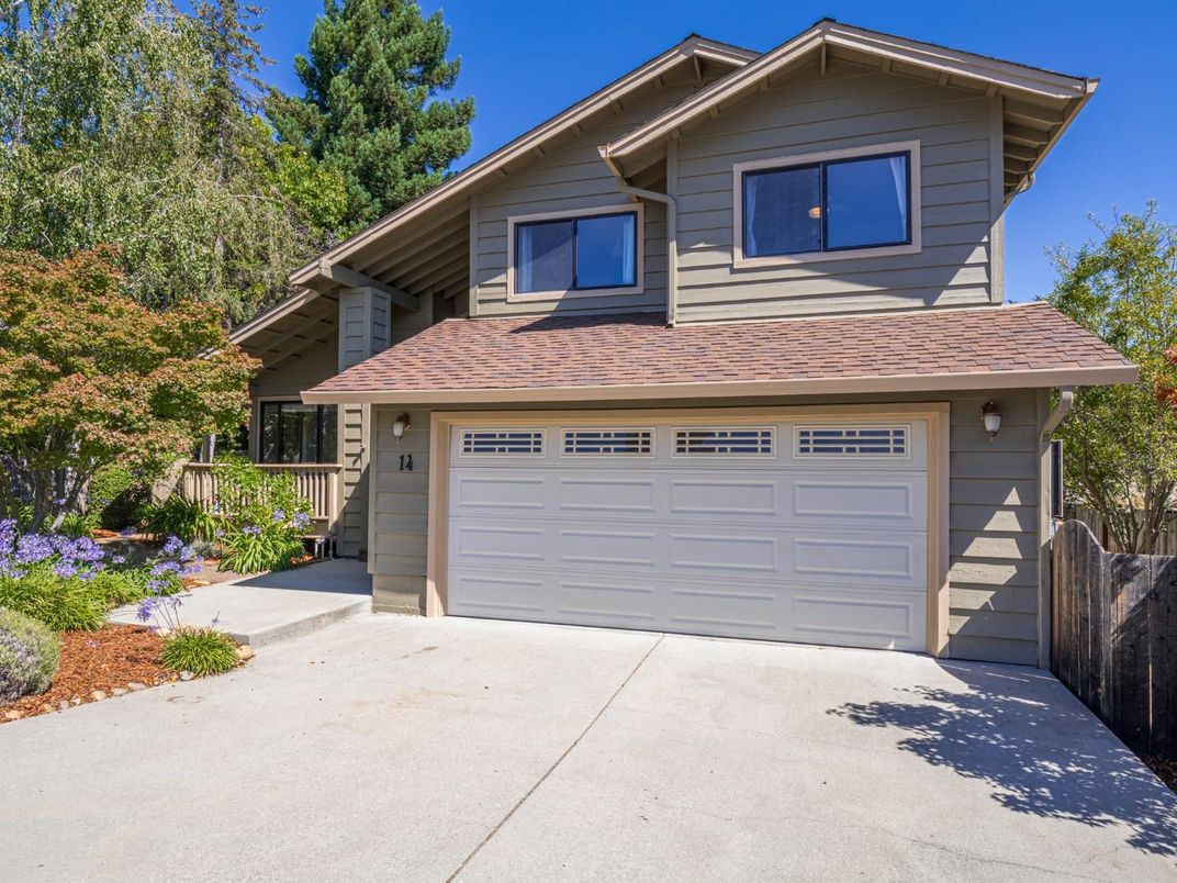 Attached, Exterior, Facade, American Craftsman
