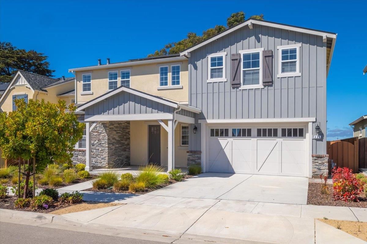 Attached, Exterior, Facade, American Craftsman