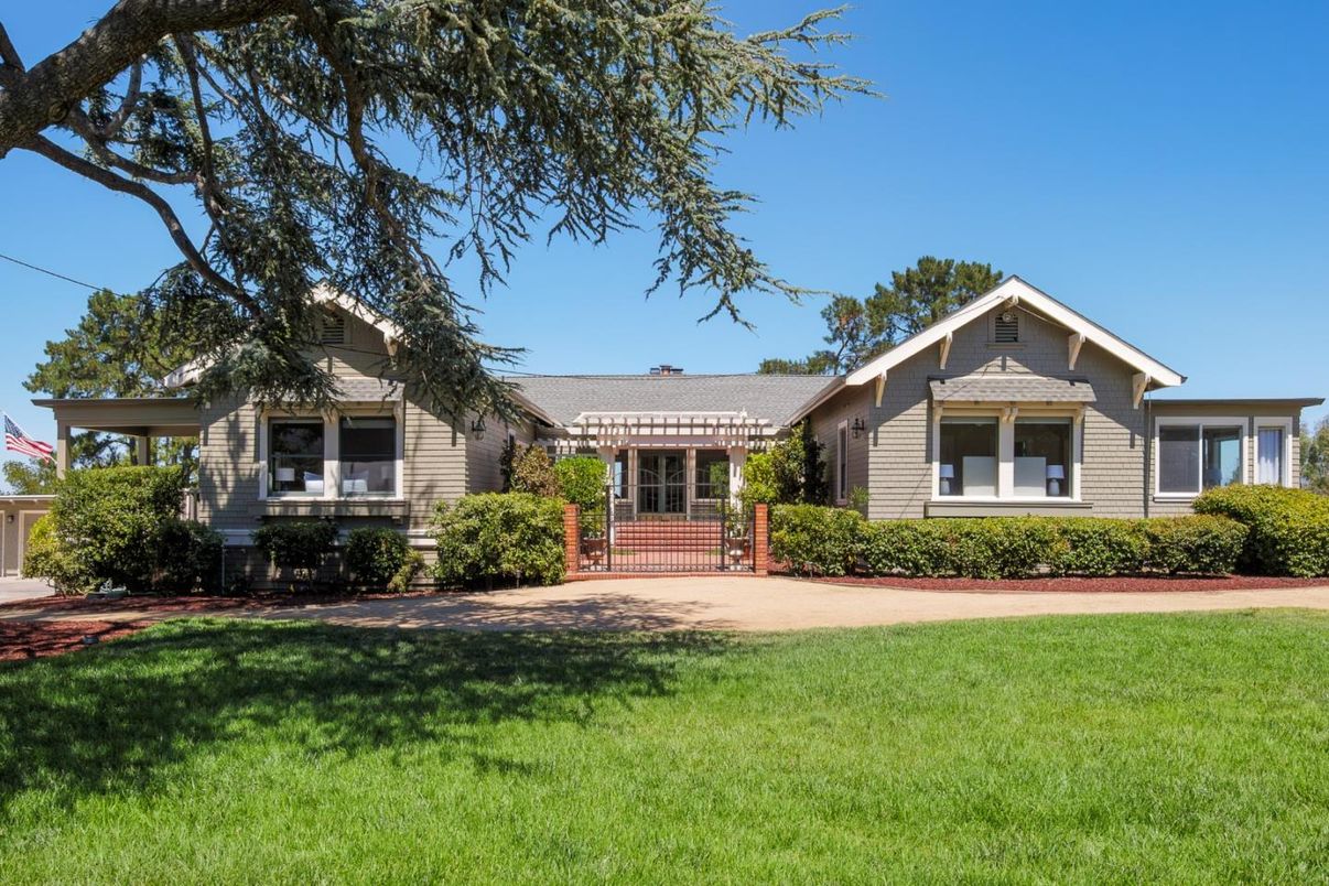 Backyard, Exterior, Facade, Ranch