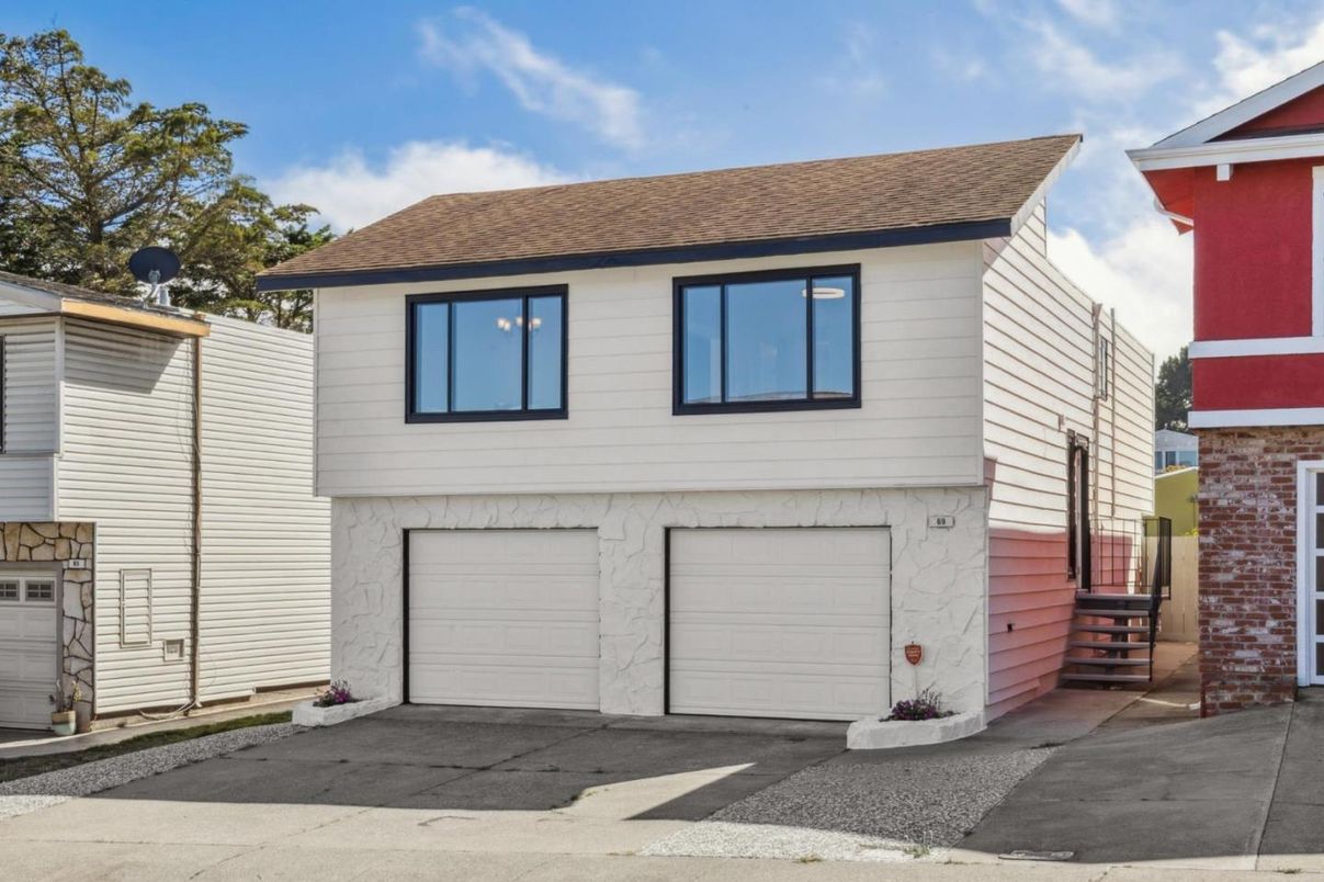 Attached, Exterior, Facade, Raised Ranch