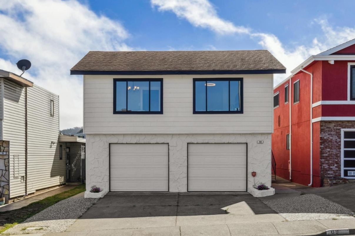 Attached, Exterior, Facade, Raised Ranch