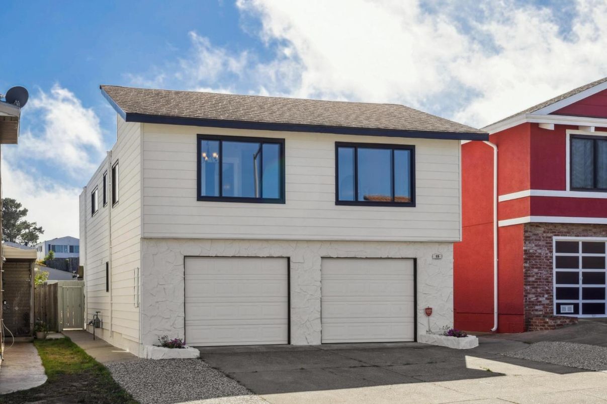 Attached, Exterior, Facade, Raised Ranch