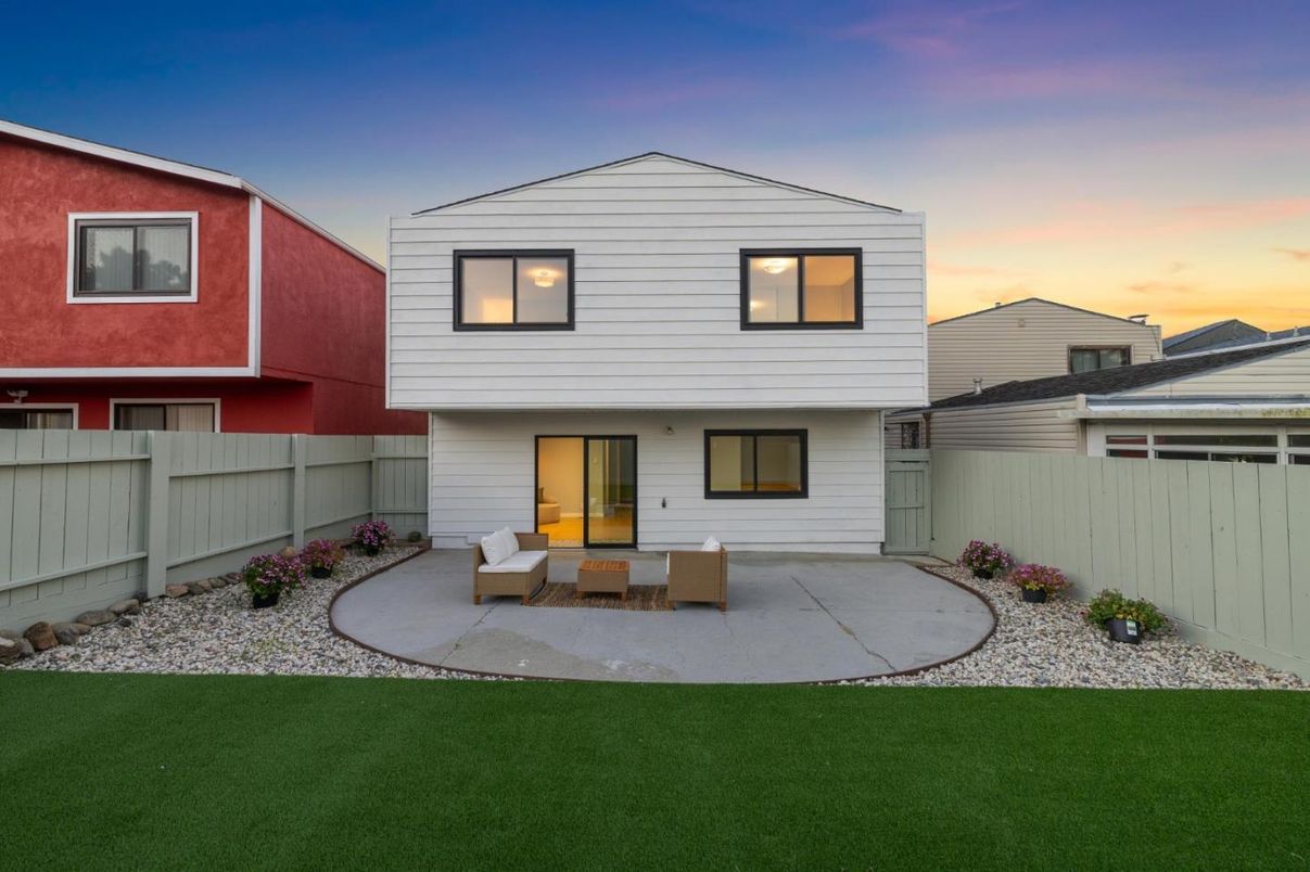 Backyard, Exterior, Facade, Split Level