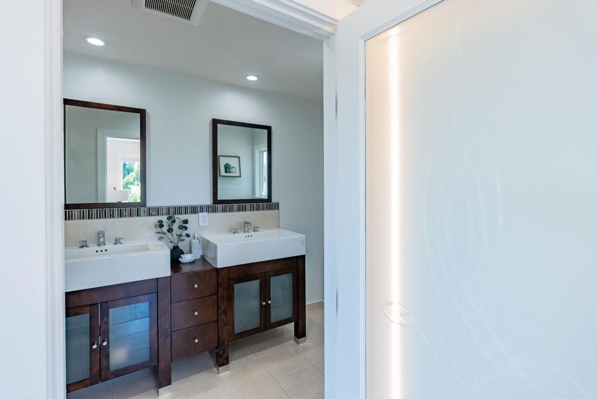 Bathroom, Dual Sink Vanities, Interior, Recessed Lighting