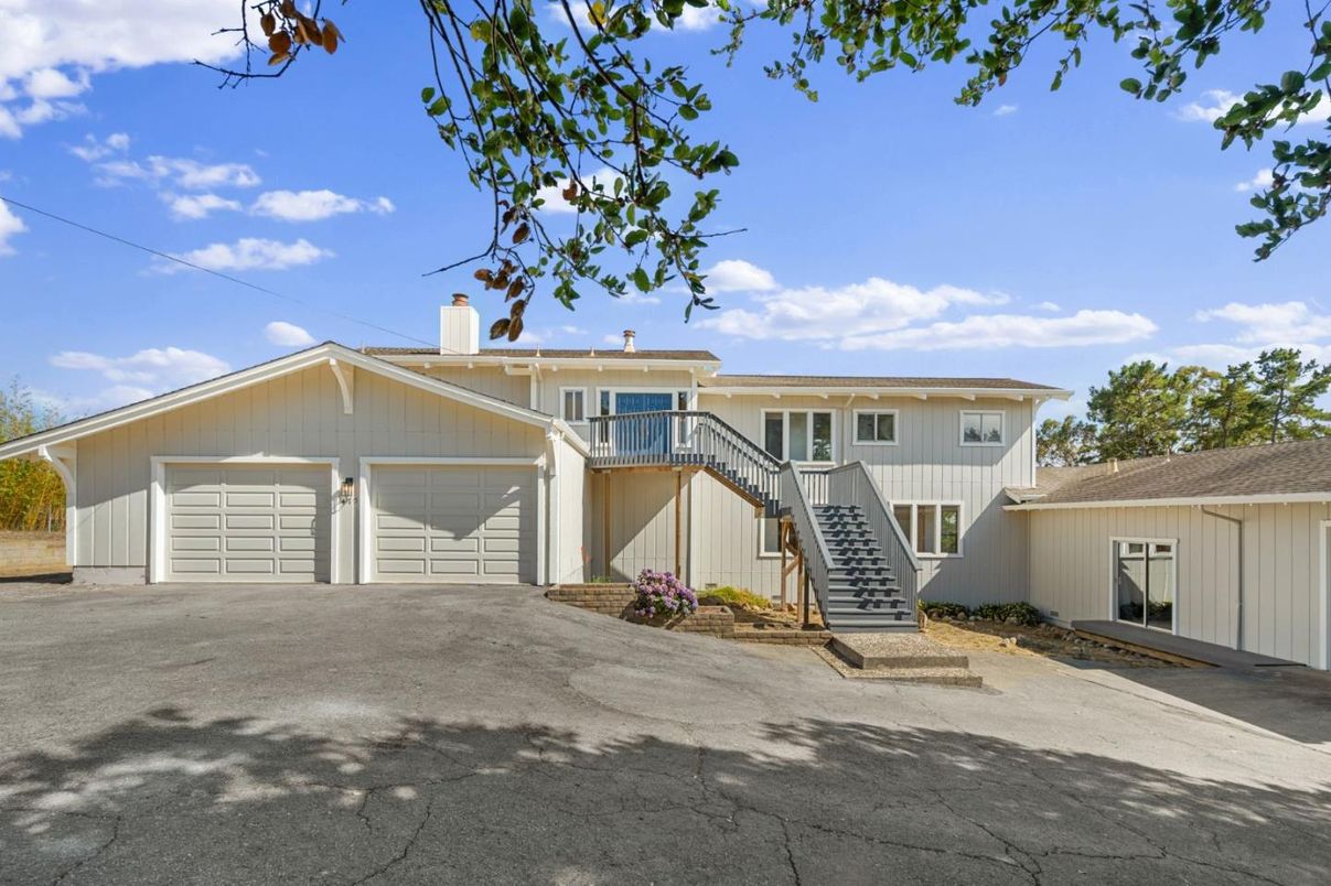 Attached, Exterior, Facade, Ranch