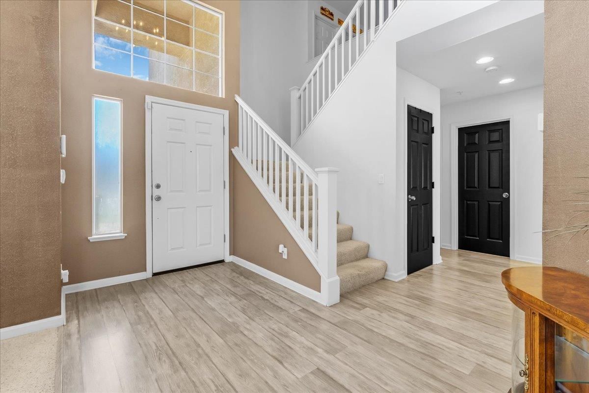 Interior, Recessed Lighting, Wood Texture Flooring