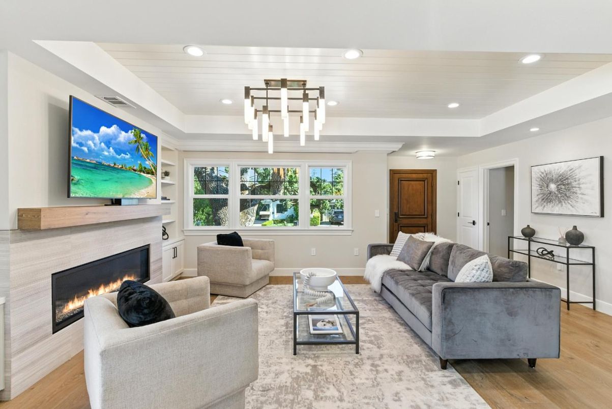 Fireplace, Interior, Living room, Pendant Lights, Recessed Lighting, Wood Texture Flooring