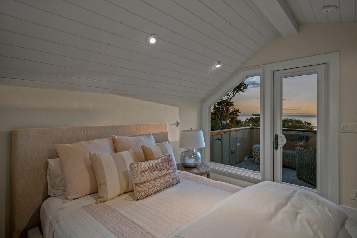 Bedroom, Interior, Recessed Lighting, Water