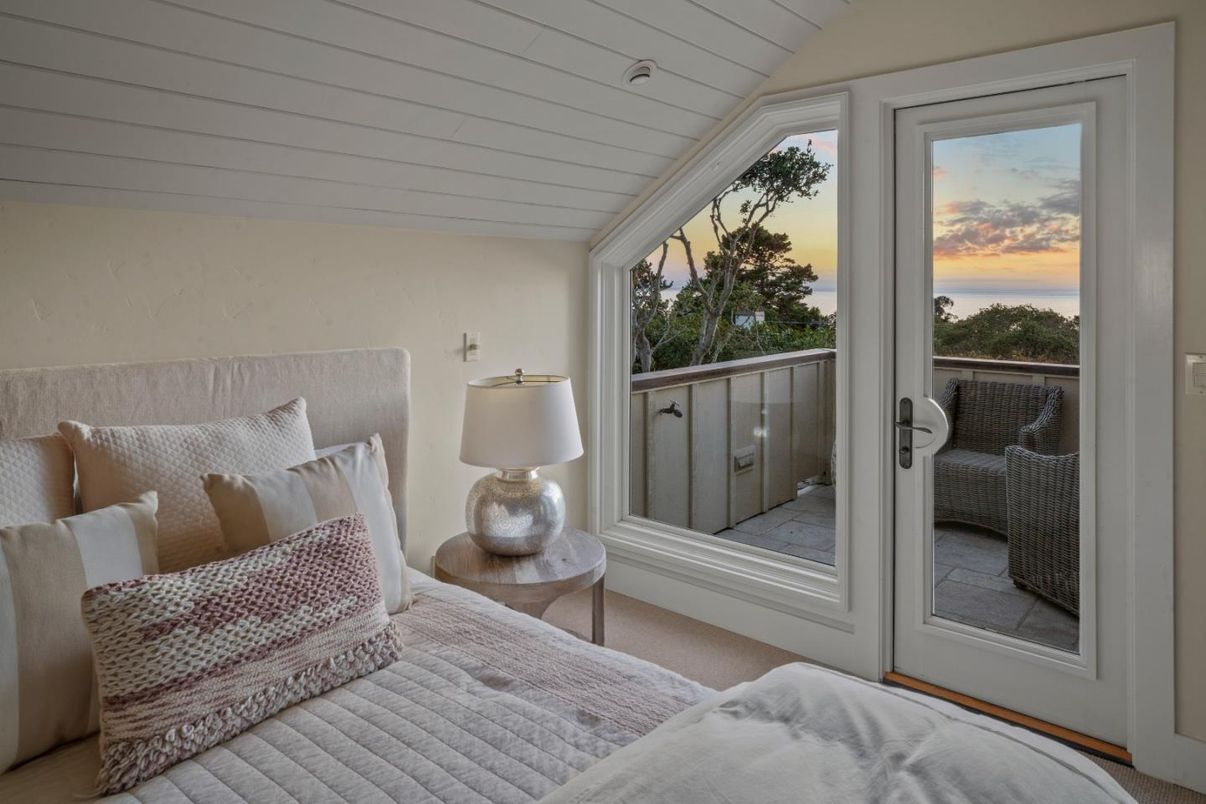 Bedroom, Interior, Water