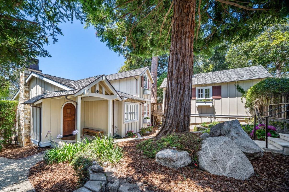 Exterior, Facade, Farmhouse