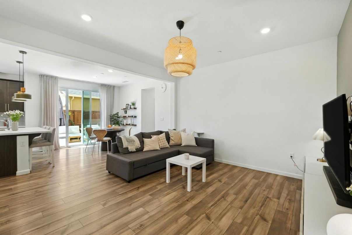 Chandelier, Dining room, Interior, Living room, Pendant Lights, Recessed Lighting, Wood Texture Flooring