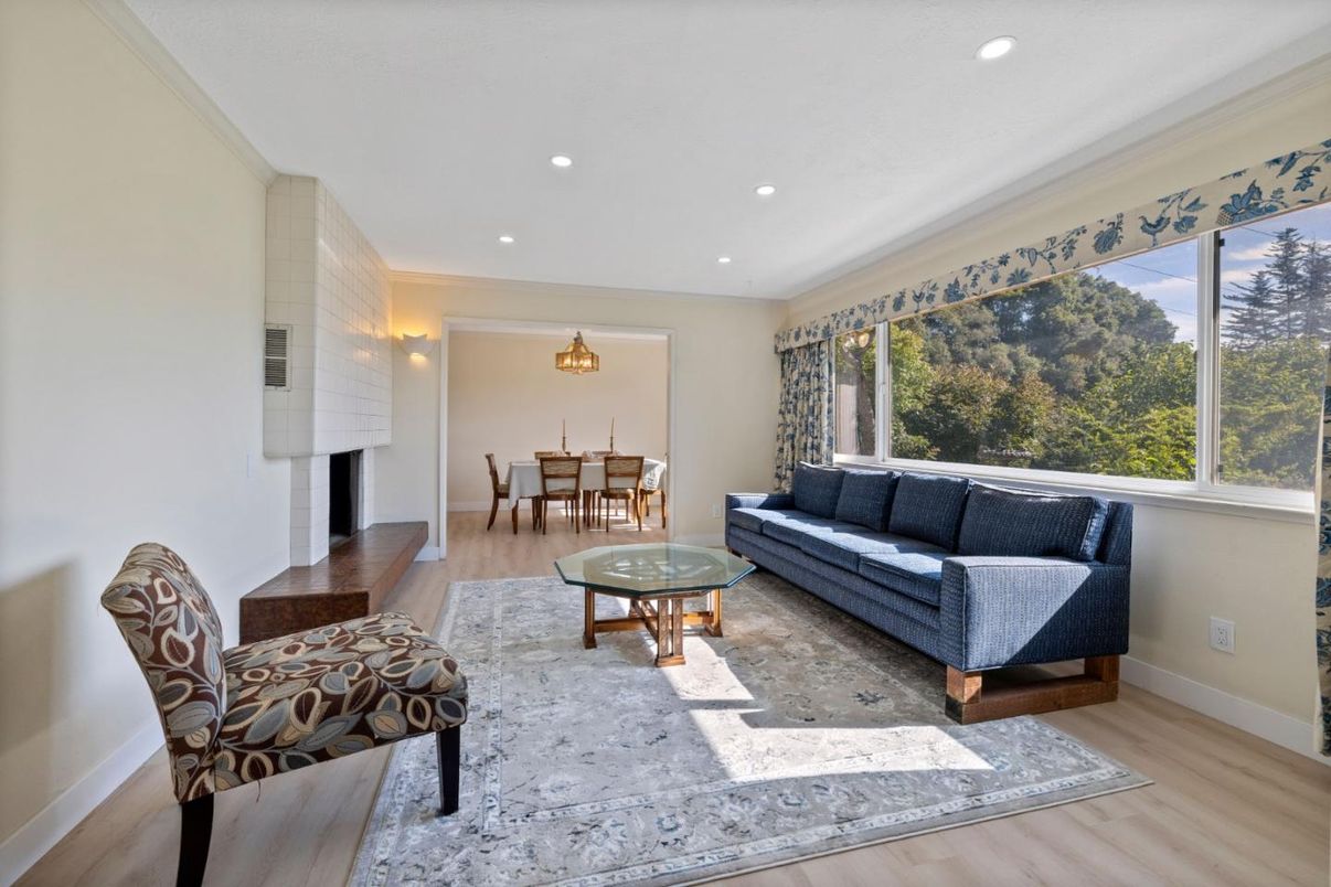 Dining room, Interior, Living room, Pendant Lights, Recessed Lighting, Wood Texture Flooring