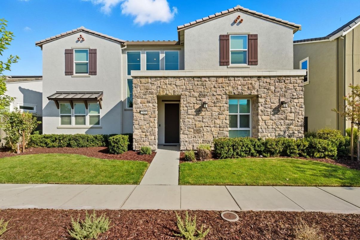 Exterior, Facade, Spanish Mediterranean