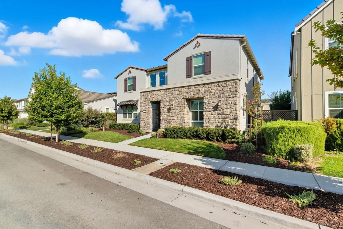 Exterior, Facade, Mediterranean