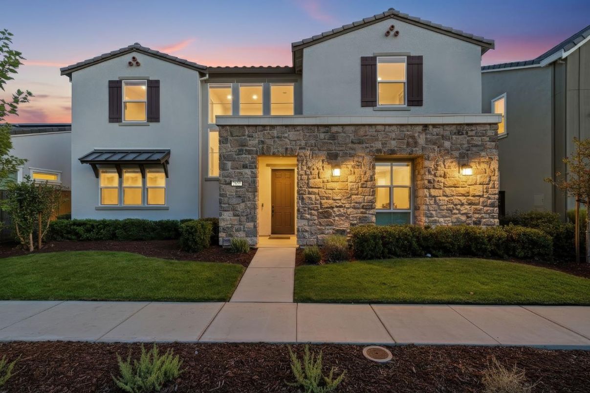 Exterior, Facade, Spanish Mediterranean