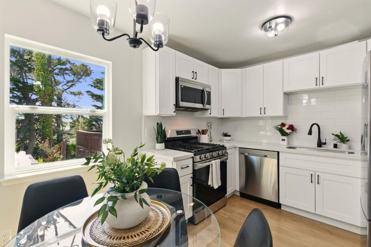 Dining room, Interior, Kitchen, Stainless Steel Appliances, Wood Texture Flooring