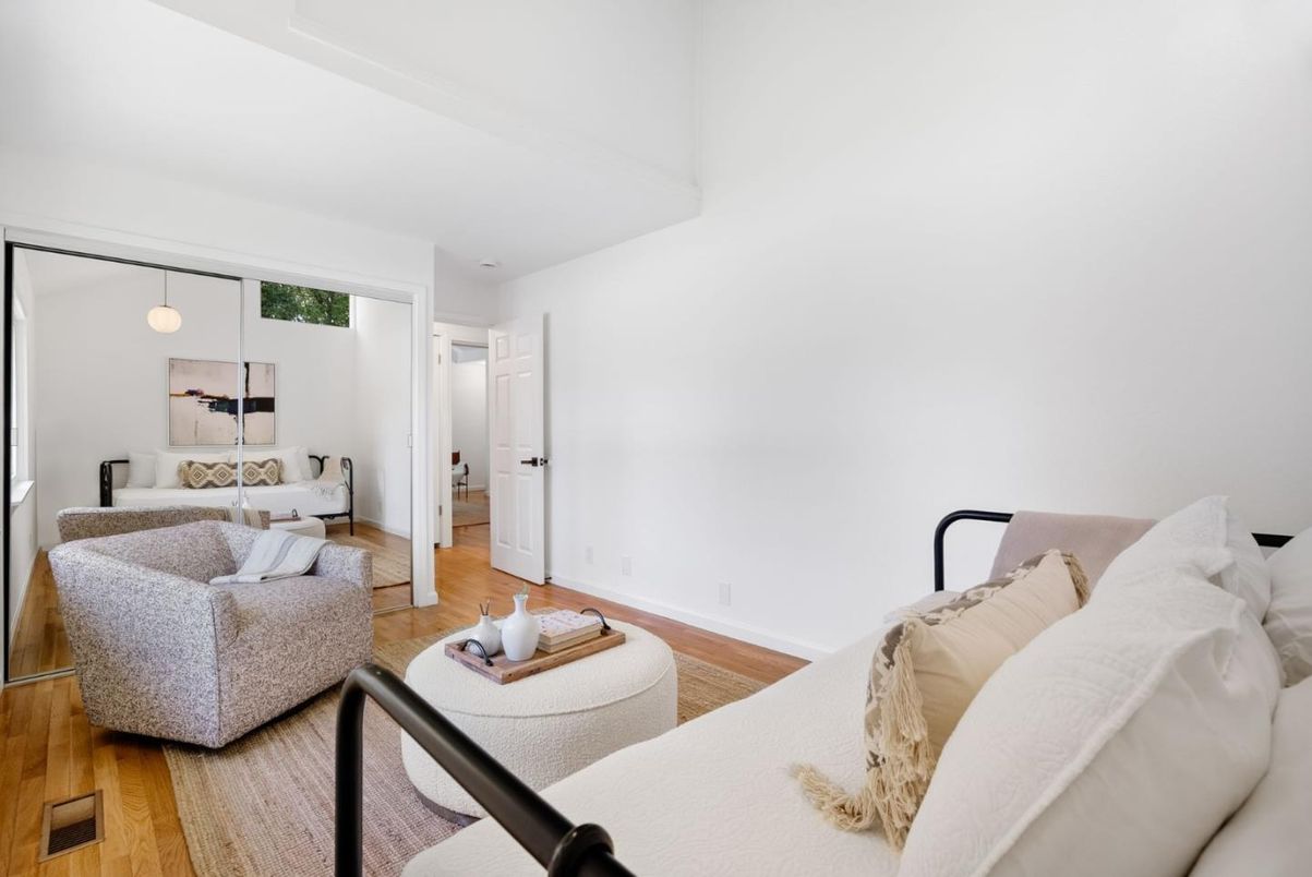 Bedroom, Interior, Living room, Pendant Lights, Wood Texture Flooring