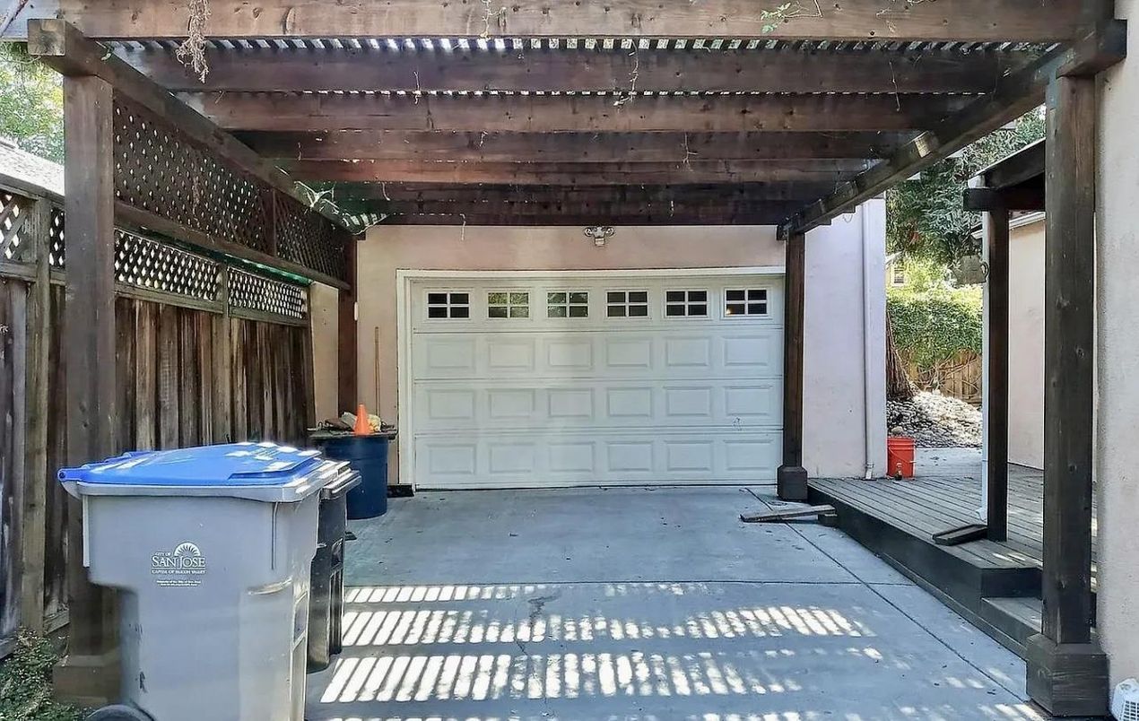 Detached Garage, Exterior