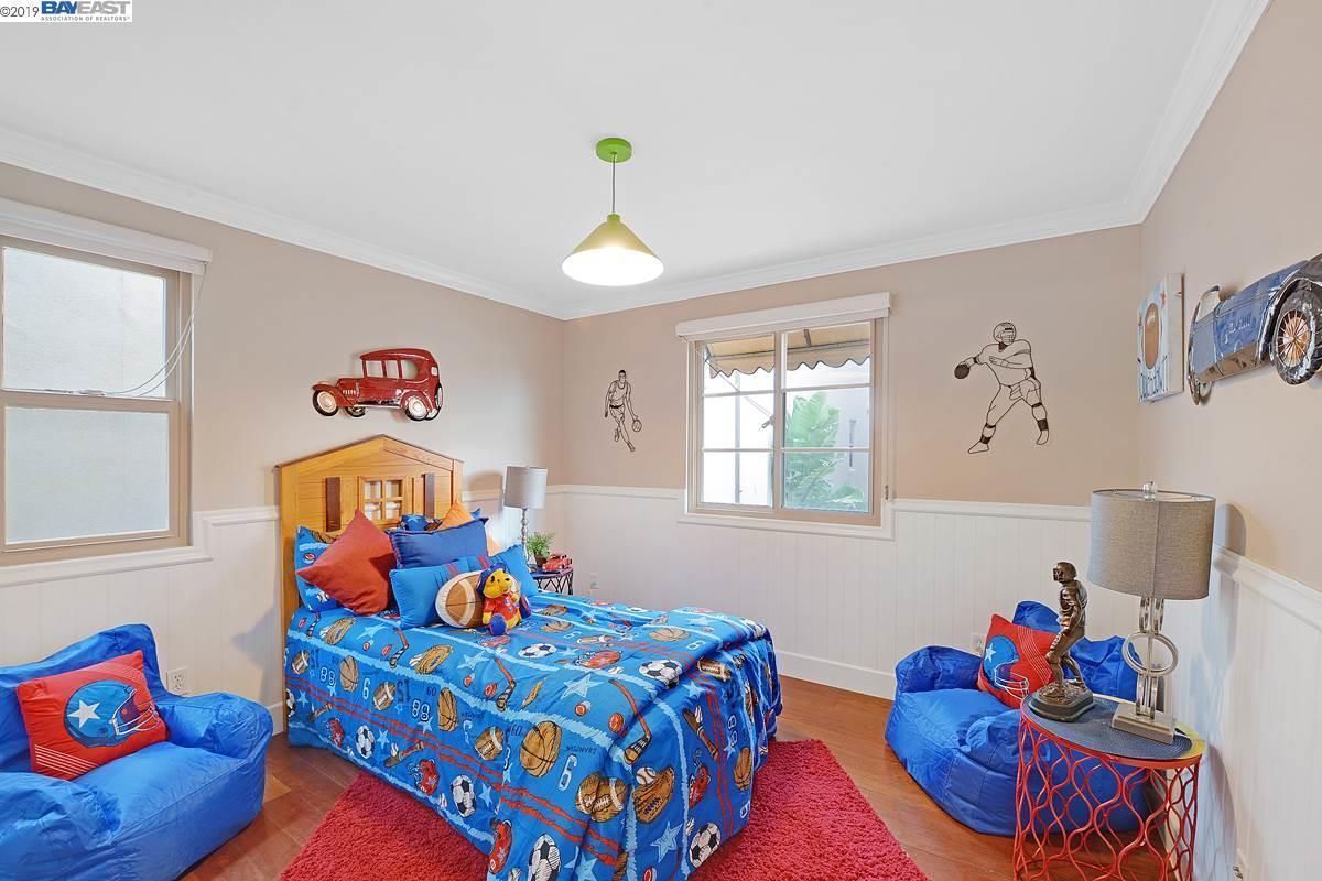 Bedroom, Interior, Pendant Lights, Wood Texture Flooring