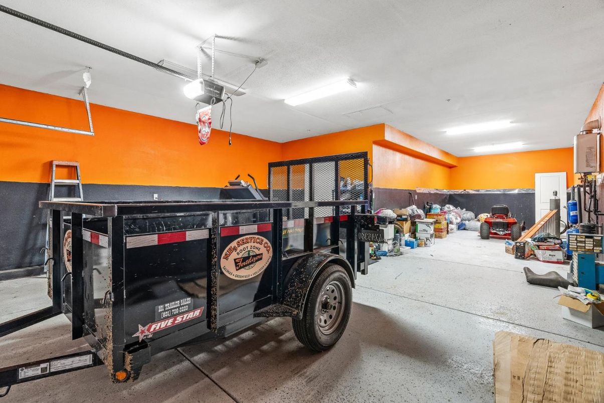 Garage, Interior