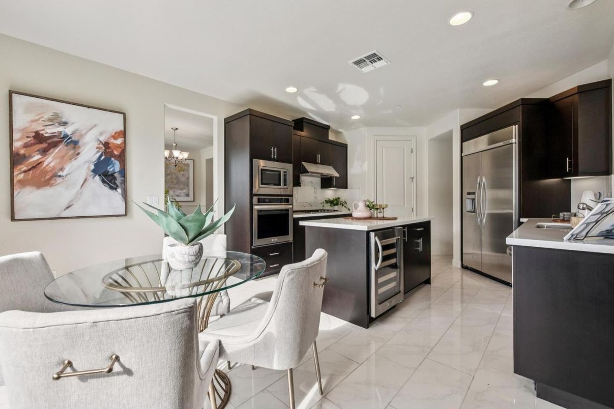 Chandelier, Dining room, Interior, Kitchen, Marble, Recessed Lighting, Stainless Steel Appliances