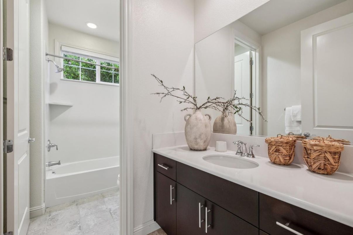 Bathroom, Dual Sink Vanities, Interior, Recessed Lighting