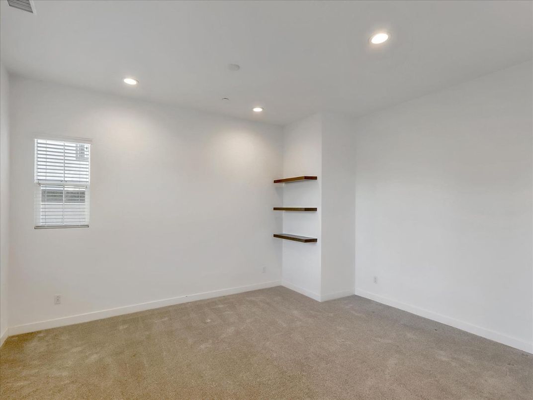 Empty room, Interior, Recessed Lighting