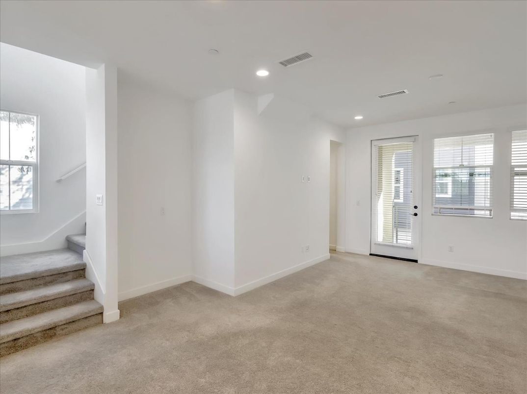 Empty room, Interior, Recessed Lighting