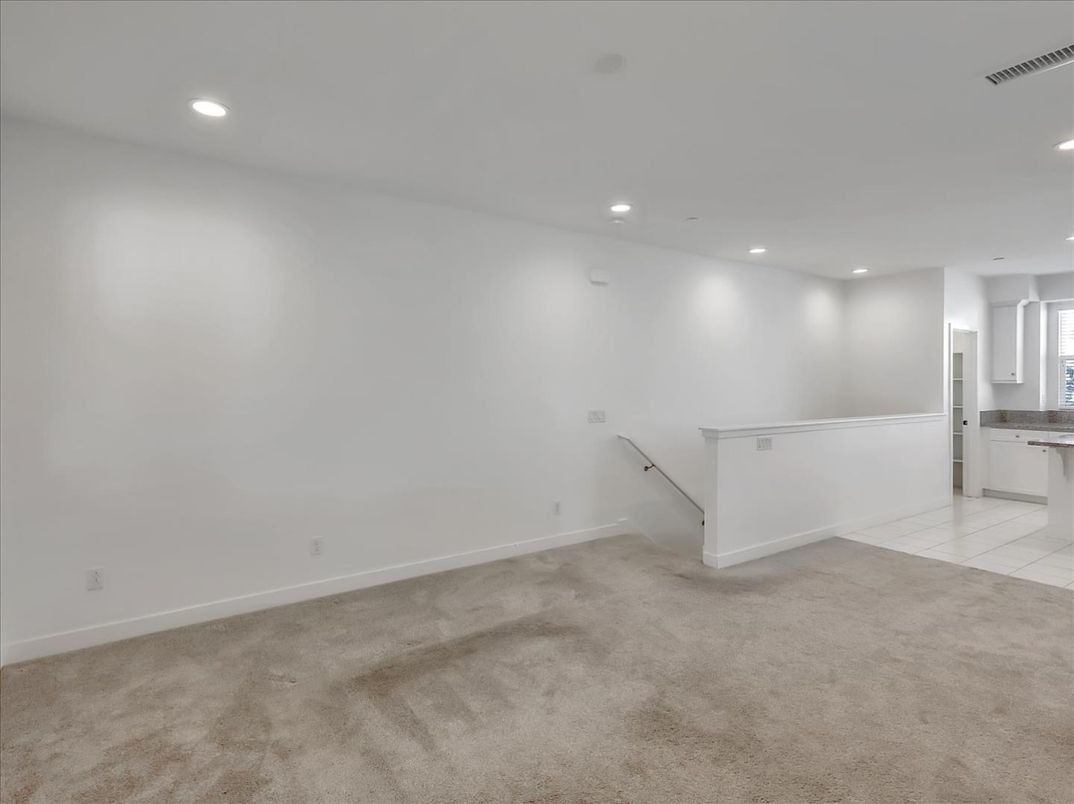 Empty room, Interior, Recessed Lighting