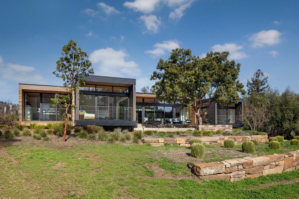 Backyard, Exterior, Facade, Modern