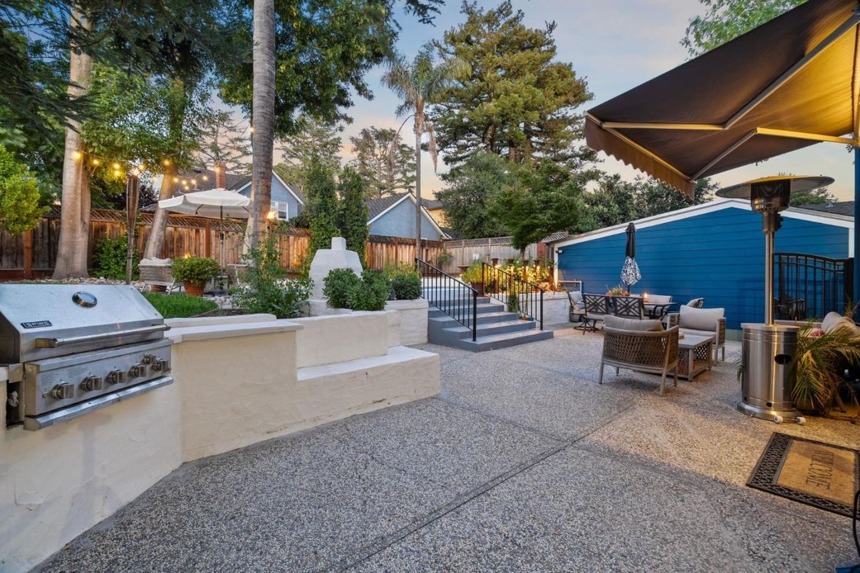Exterior, Outdoor Kitchen
