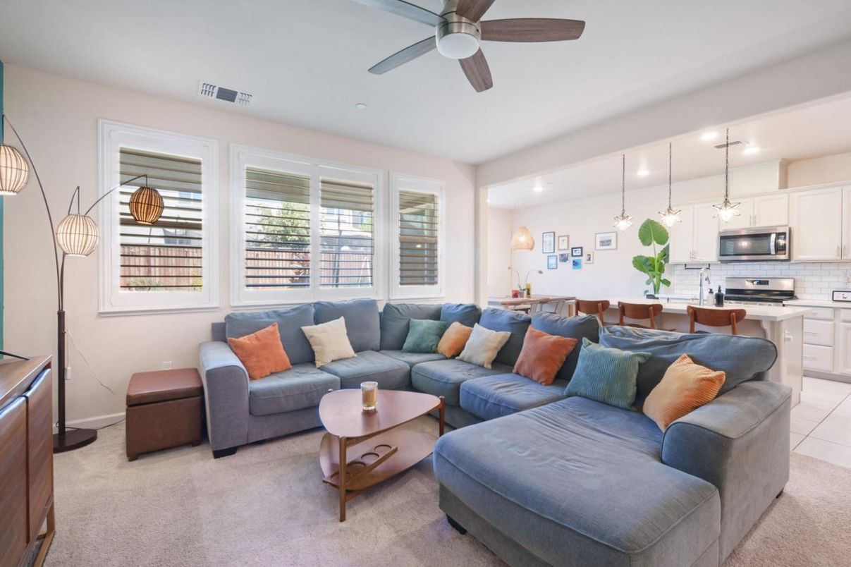Interior, Kitchen, Living room, Pendant Lights, Recessed Lighting, Stainless Steel Appliances