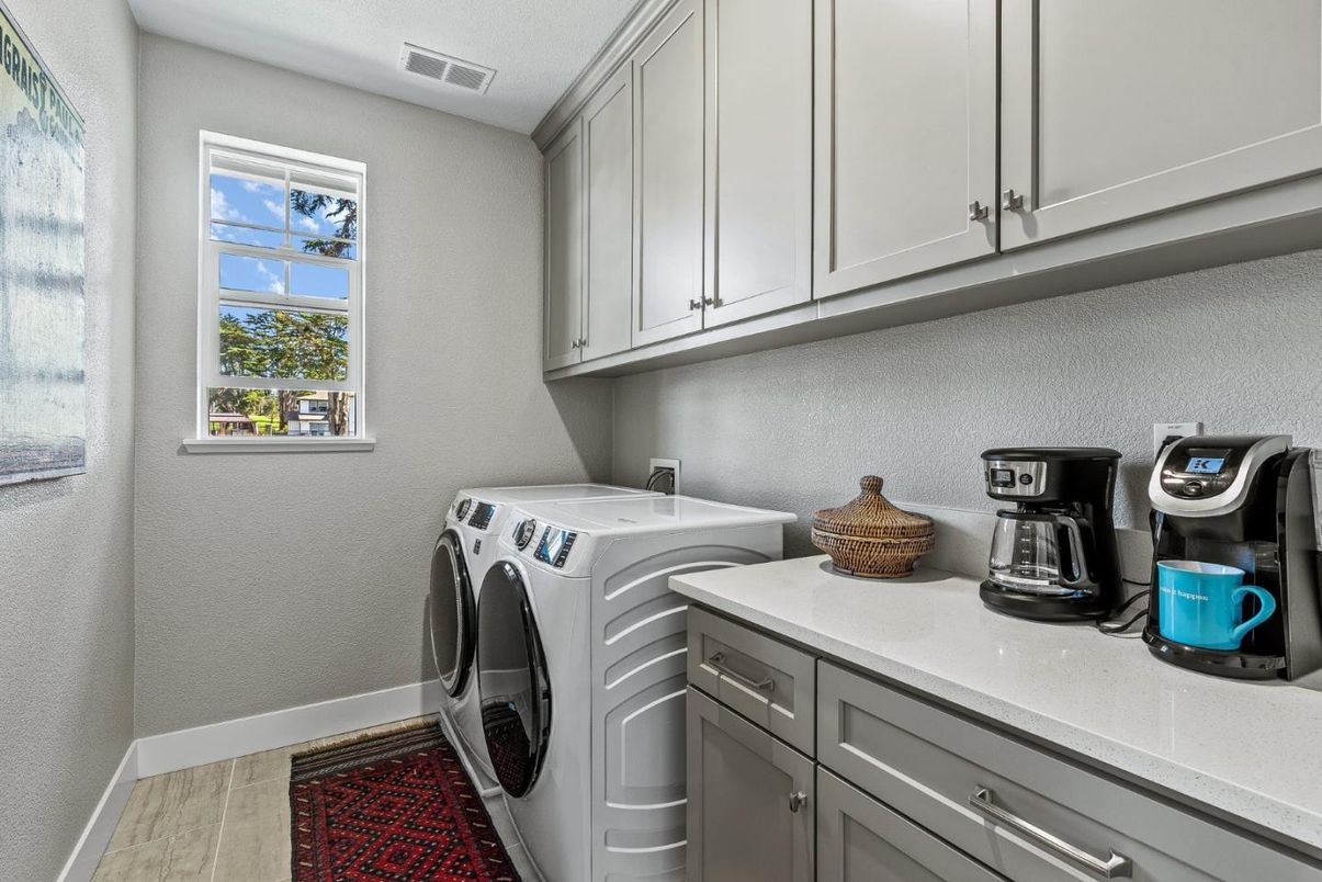 Interior, Washer, Wood Texture Flooring